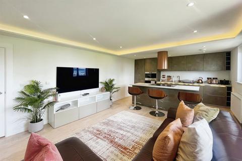 1 bedroom flat to rent, Athenaeum Apartments, RM17