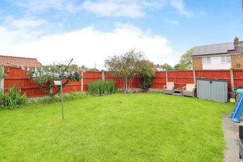 1 bedroom ground floor flat for sale, Pine Close, Canvey Island