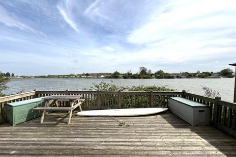 2 bedroom detached bungalow for sale, SNETTISHAM BEACH - Holiday Chalet Overlooking Lake