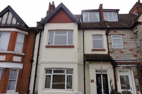 2 bedroom maisonette to rent, St Helens Road, Westcliff On Sea SS0