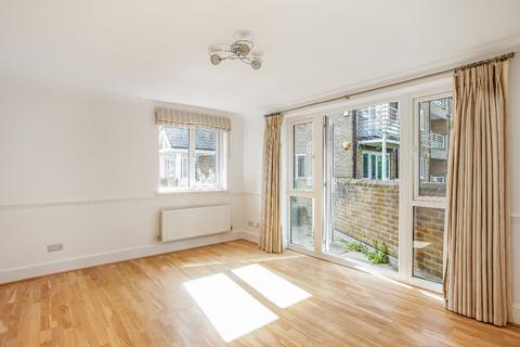 44 Thames Close, Hampton, TW12 2ET