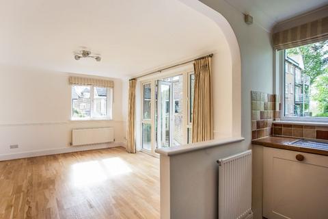 44 Thames Close, Hampton, TW12 2ET