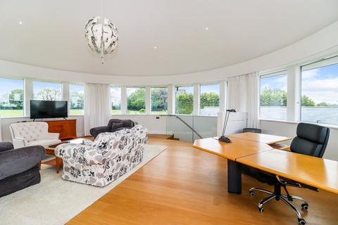 1 bedroom detached house to rent, Ten Oaks, Flaunden Lane, Bovingdon, Herts, HP3