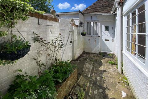 2 bedroom cottage for sale, Watchbell Street, Rye, East Sussex TN31 7HA
