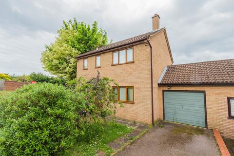 36 Diamond Drive, Irthlingborough, Wellingborough, NN9 5PT