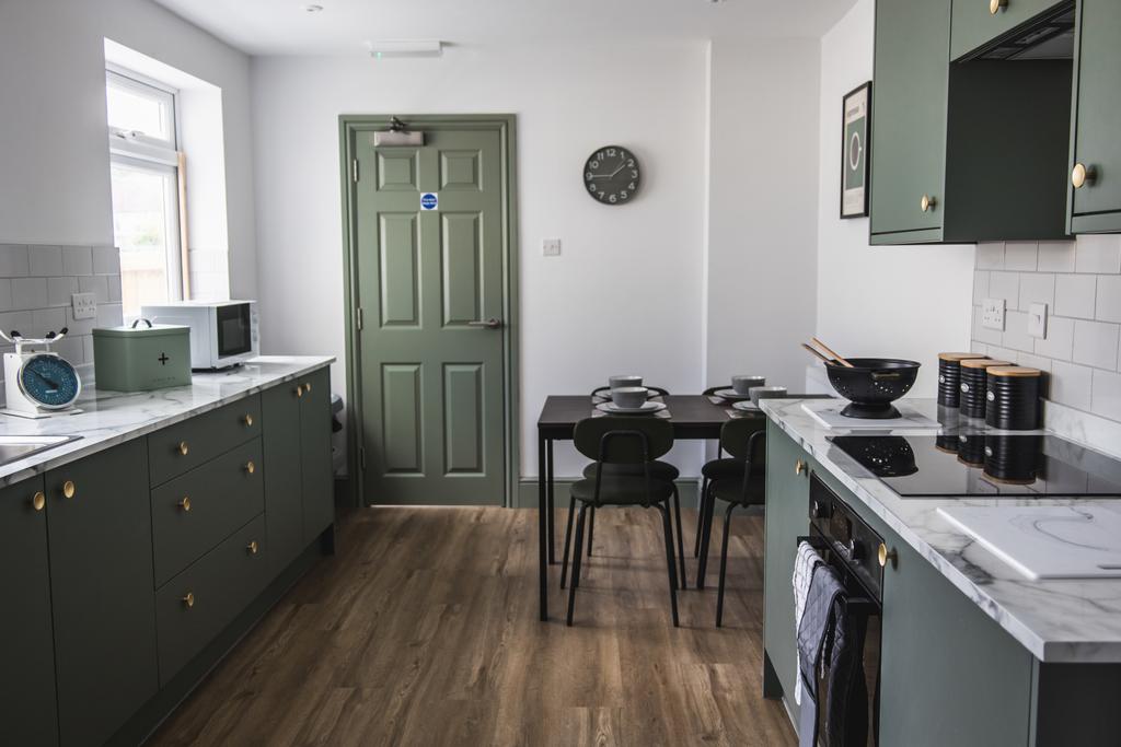 2 Z5 A3760- Annex kitchen