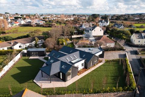 4 bedroom bungalow for sale, Rue Francis, Vale, Guernsey