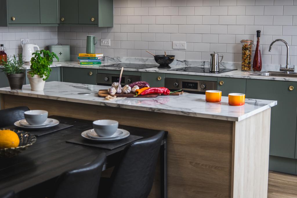 2 Z5 A3769- Main Kitchen