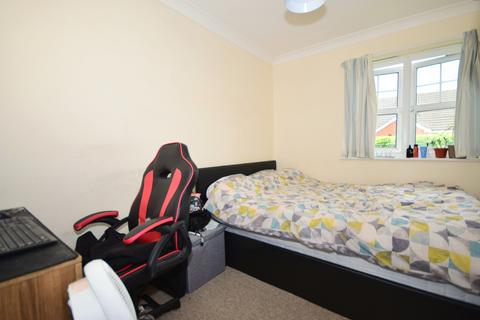 2 bedroom ground floor flat to rent, Bewick Gardens Chichester PO19