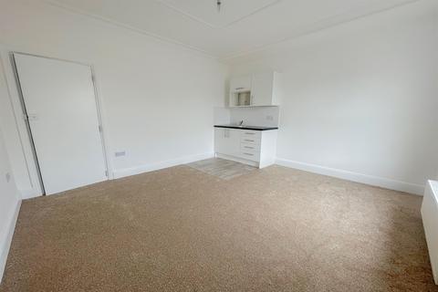 Flat to rent, Princes Road, RM1