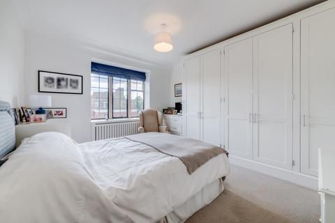 2 bedroom flat for sale, Balliol House, Manor Fields, London