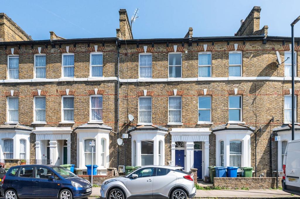 Brook Drive, Kennington, London, SE11 3 bed flat for sale £650,000