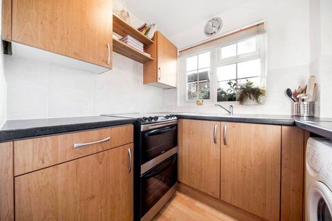 1 bedroom flat to rent, St Peter's Close, Earlsfield, London, SW17