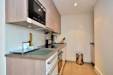 1 bedroom flat to rent, St George Wharf, Vauxhall, London, SW8