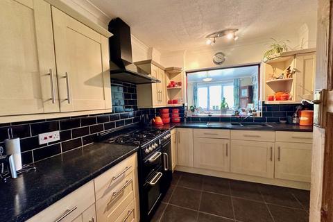 4 bedroom semi-detached house for sale, Glenhurst Avenue, Bexley