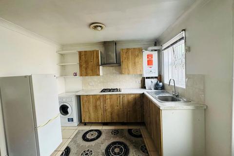 Studio to rent, 43 Christchurch Road