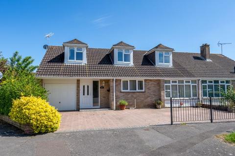4 bedroom semi-detached house for sale, Hawthorn Close, Chichester