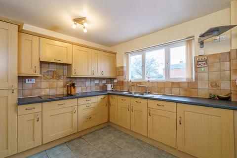 4 bedroom semi-detached house for sale, Hawthorn Close, Chichester