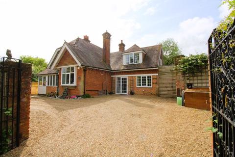 5 bedroom detached house for sale, Chipstead