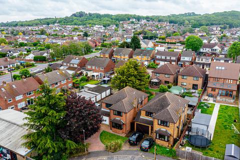 4 bedroom detached house for sale, St. Clements Crescent, Benfleet, SS7