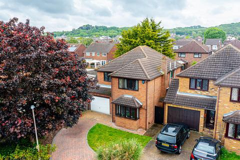 4 bedroom detached house for sale, St. Clements Crescent, Benfleet, SS7