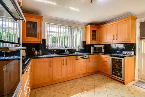 4 bedroom detached house for sale, St. Clements Crescent, Benfleet, SS7