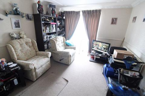 2 bedroom terraced house for sale, Morris Close, Luton
