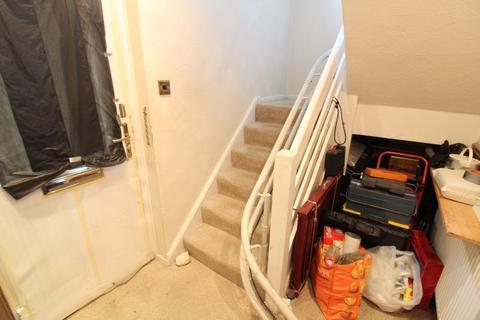 2 bedroom terraced house for sale, Morris Close, Luton