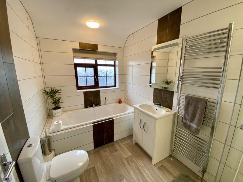 Deluxe Bath/Shower