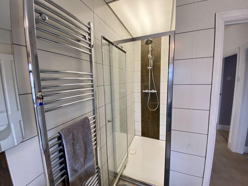Deluxe Bath/Shower