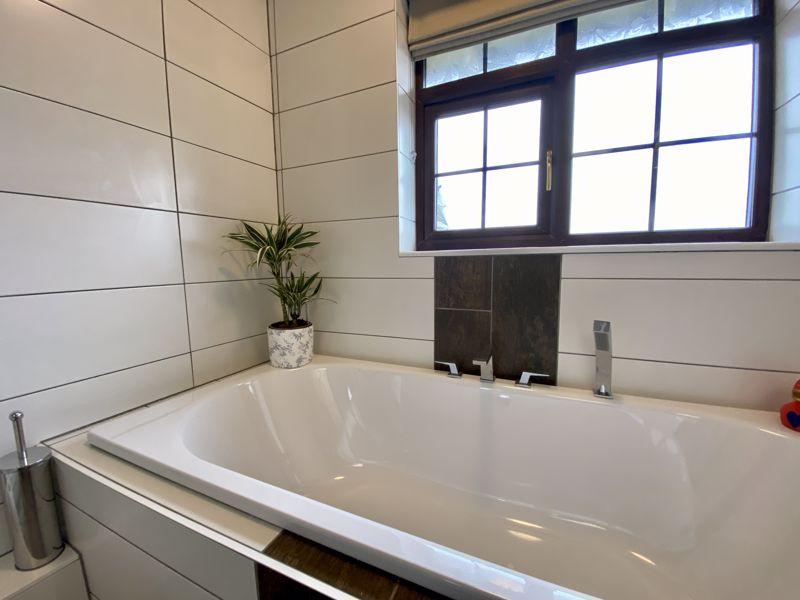 Deluxe Bath/Shower