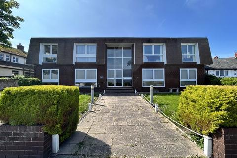 2 bedroom apartment for sale, 61 Rhos Promenade, Colwyn Bay