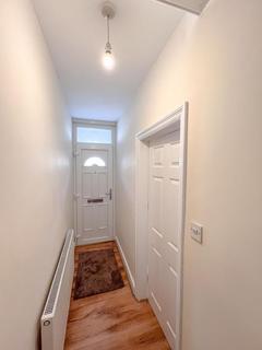 3 bedroom house to rent, Ombersley Road, Bedford