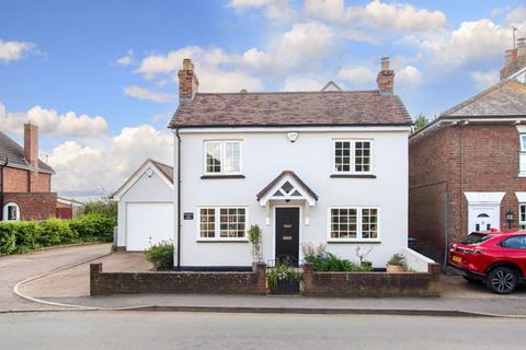 4 bedroom cottage for sale, Tring Road, Long Marston