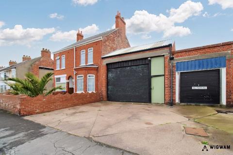 3 bedroom detached house for sale, Southcliff Road, Withernsea, HU19