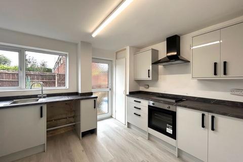 3 bedroom end of terrace house to rent, Poplar Close, Huntingdon