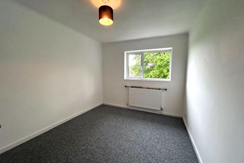 3 bedroom end of terrace house to rent, Poplar Close, Huntingdon
