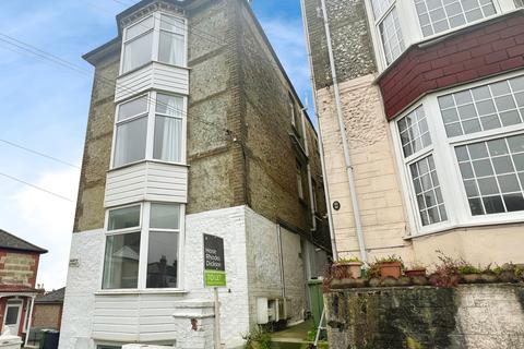 2 bedroom maisonette to rent, North Street Ventnor