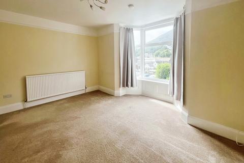 2 bedroom maisonette to rent, North Street Ventnor