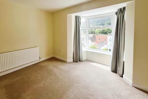 2 bedroom maisonette to rent, North Street Ventnor