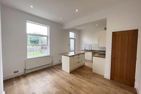 3 bedroom semi-detached house to rent, Byron Street, Manchester