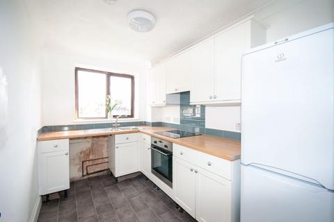 2 bedroom property to rent, Leigh Road, Leigh-On-Sea SS9