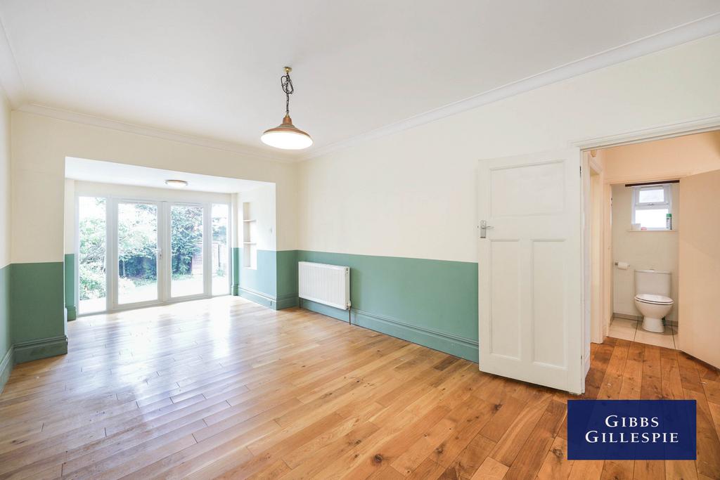 Meadow Road, Pinner 4 bed semidetached house £3,000 pcm (£692 pw)