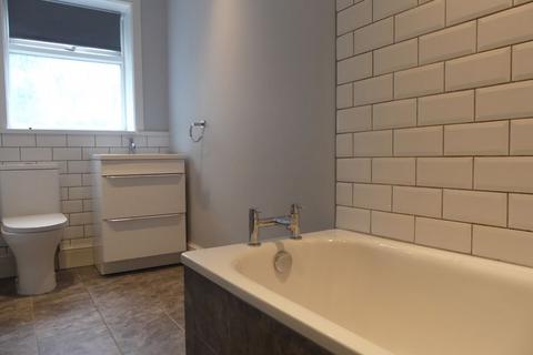 2 bedroom terraced house to rent, Huddersfield Road, Oldham OL4