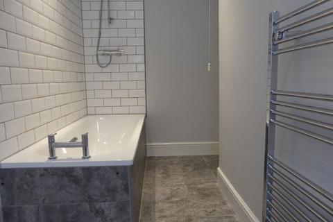 2 bedroom terraced house to rent, Huddersfield Road, Oldham OL4