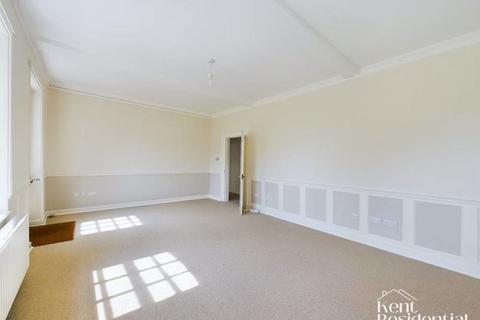 2 bedroom apartment to rent, Deanery Gate, Rochester, ME1
