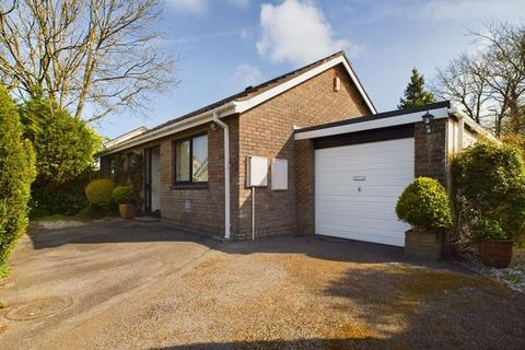 2 bedroom bungalow for sale, Pool - Detached bungalow offered for sale chain free