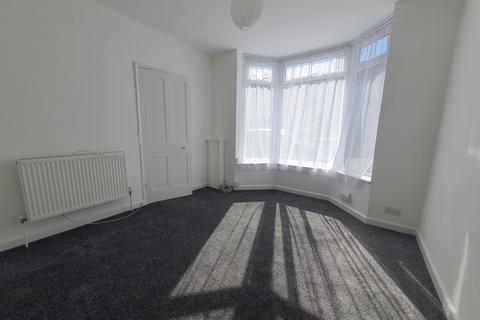 2 bedroom terraced house to rent, Whitworth Road