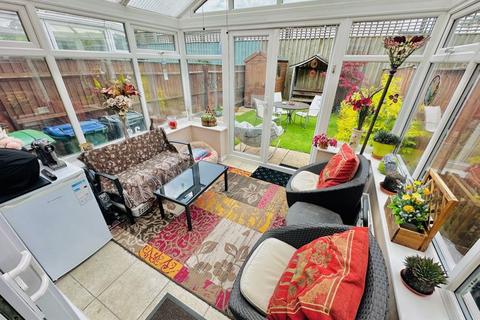 3 bedroom end of terrace house for sale, Sannders Crescent, Tipton DY4