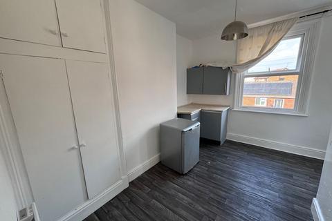 1 bedroom apartment to rent, Lower Brook Street, NG10